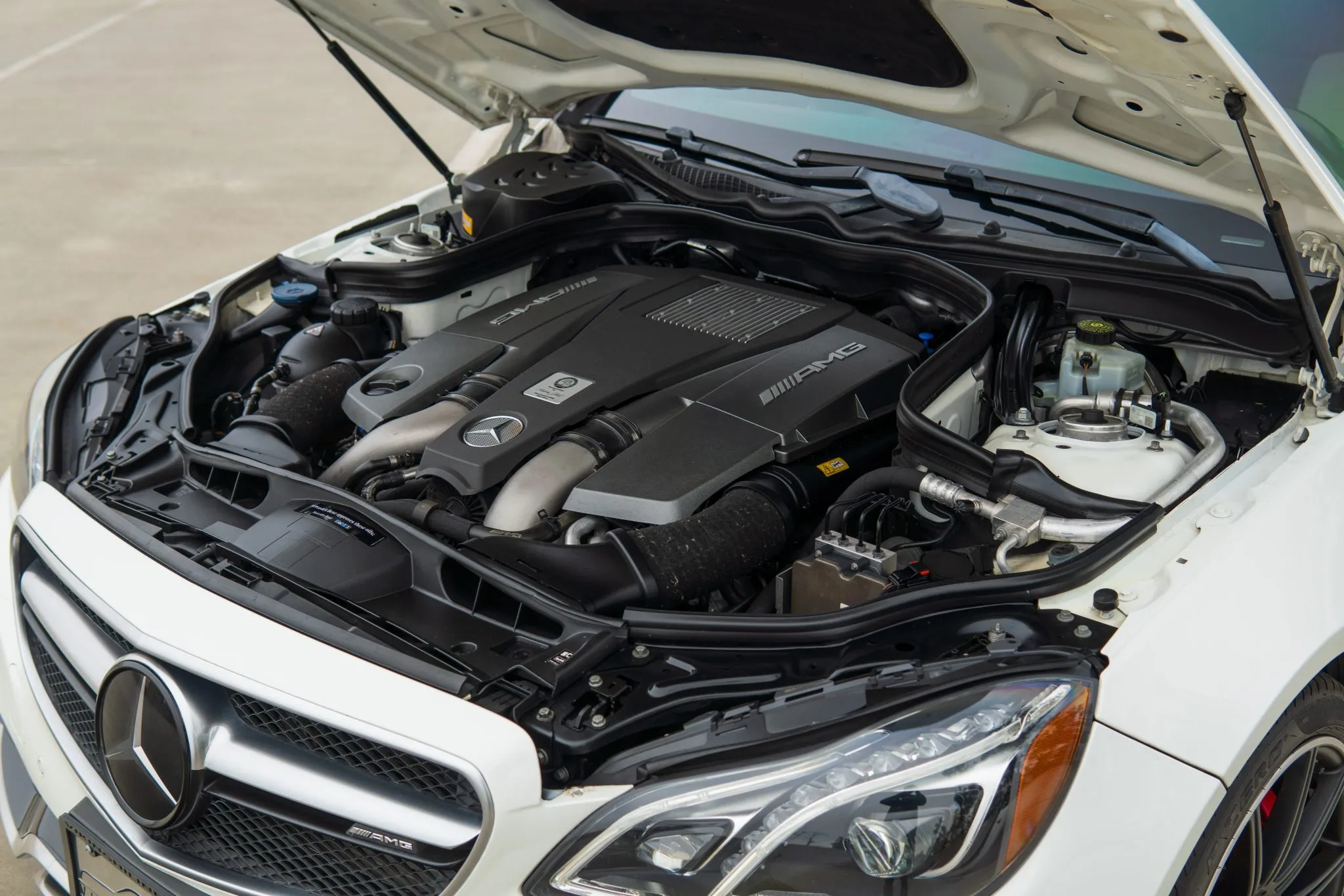 2016_mercedes-amg_e63-s-4matic-wagon_2016_mercedes-amg_e63-s-4matic-wagon_2016_mercedes-benz_e63-s-amg-wagon_VH_2889-61012-scaled-NIp32E-56090-56090