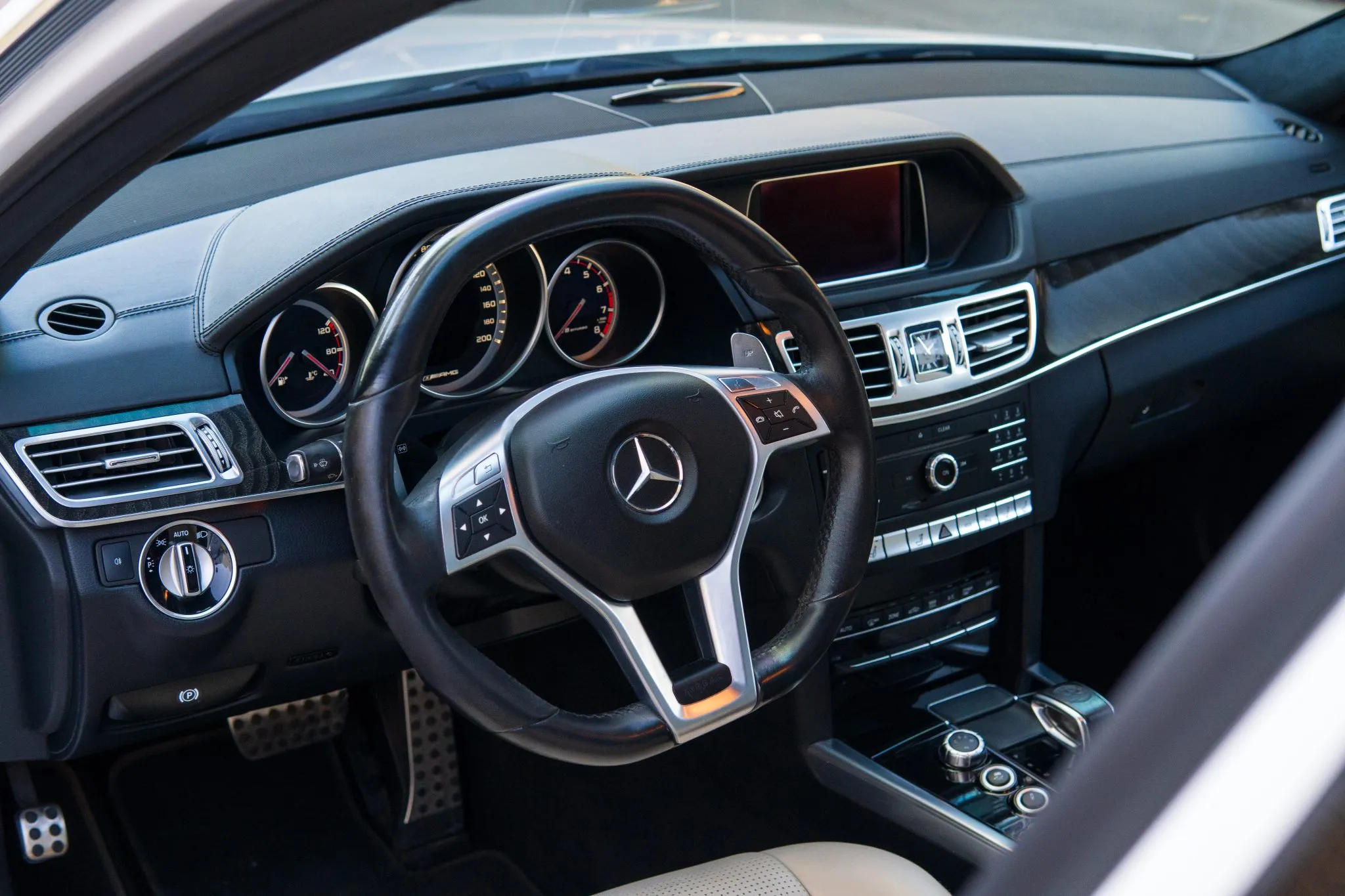 2016_mercedes-benz_e63-s-amg-wagon_VH_2640-61220-scaled-BS7lNT