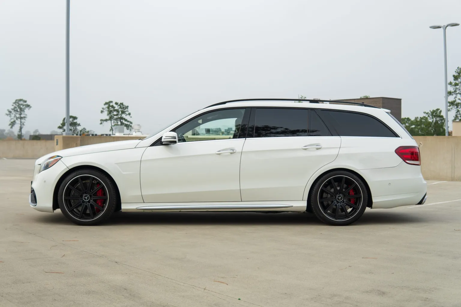 2016_mercedes-benz_e63-s-amg-wagon_VH_2794-60654-scaled-UKAuDn