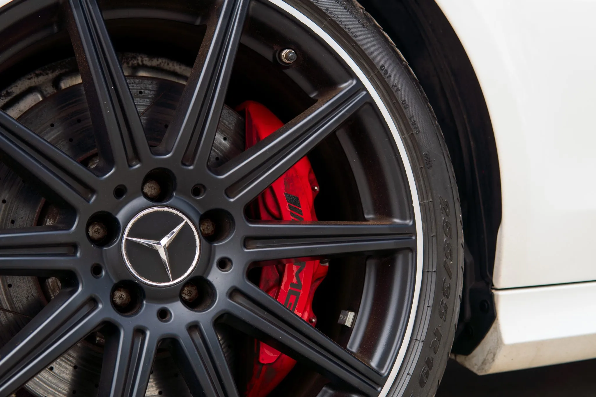 2016_mercedes-benz_e63-s-amg-wagon_VH_2827-60777-scaled-AjE6pJ